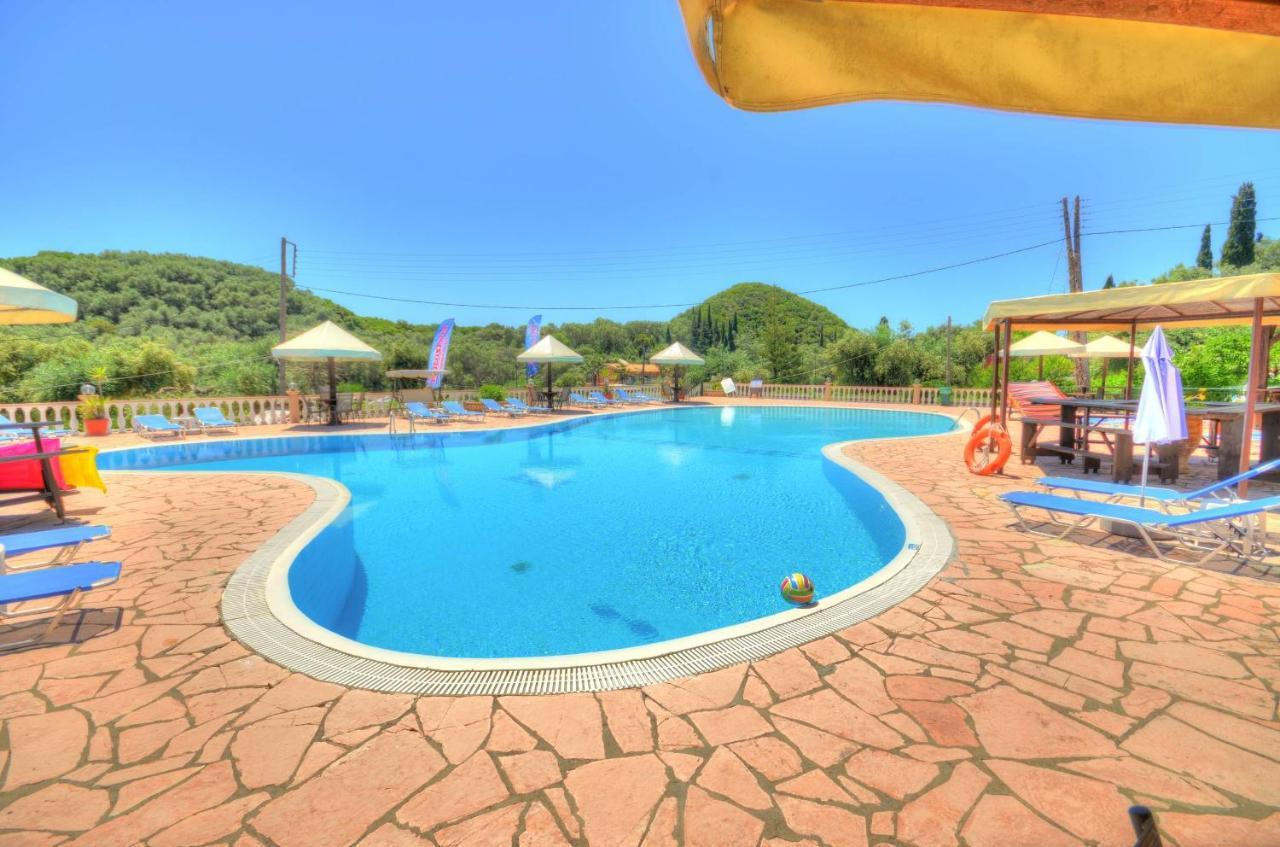 Mermaid Pool Studios And Bar Палеокастріца Екстер'єр фото